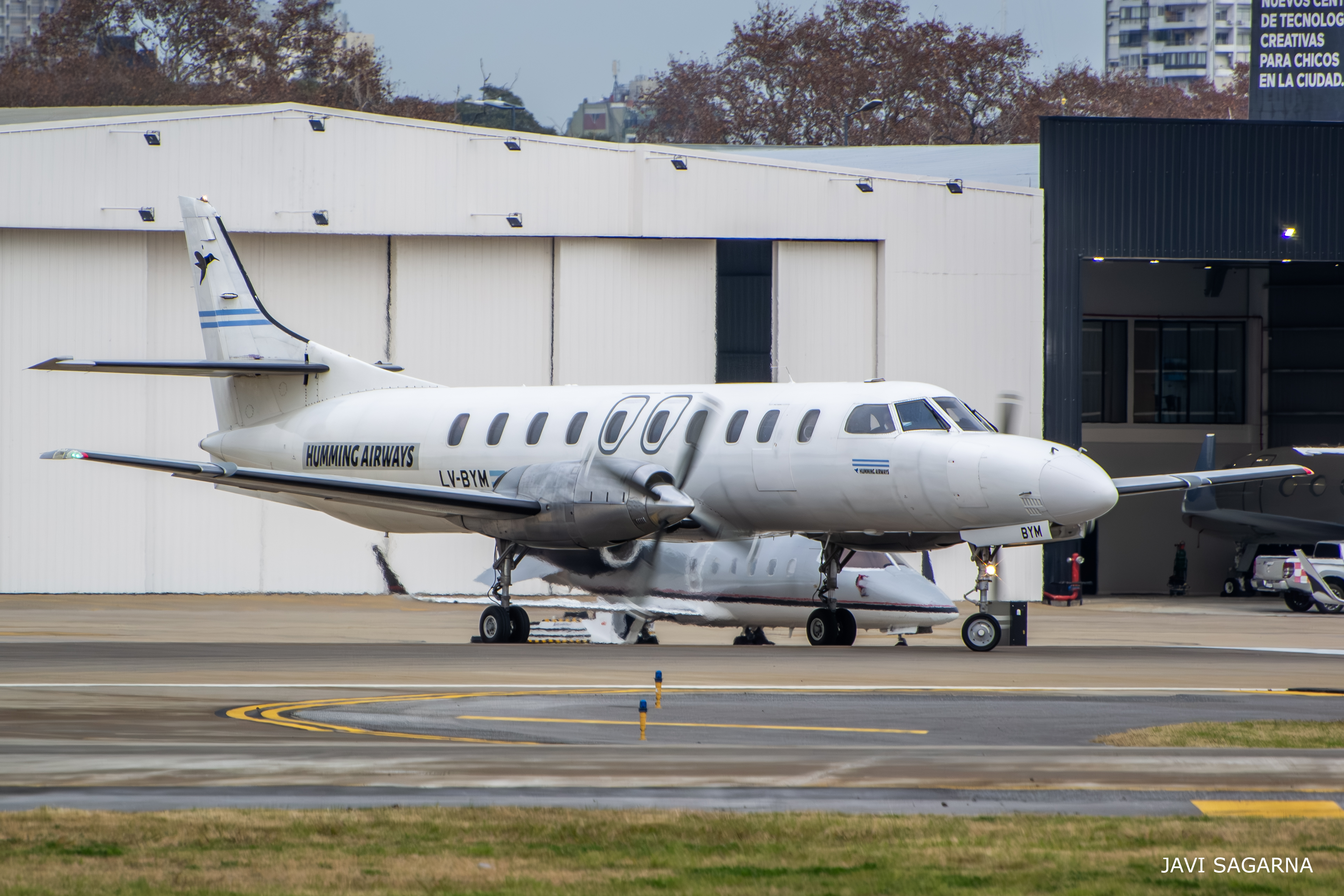 Metro 23 de Humming Airways en Aeroparque — foto Javier Sagarna